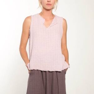 It is well LA split neck cotton gauze shell (ivory)